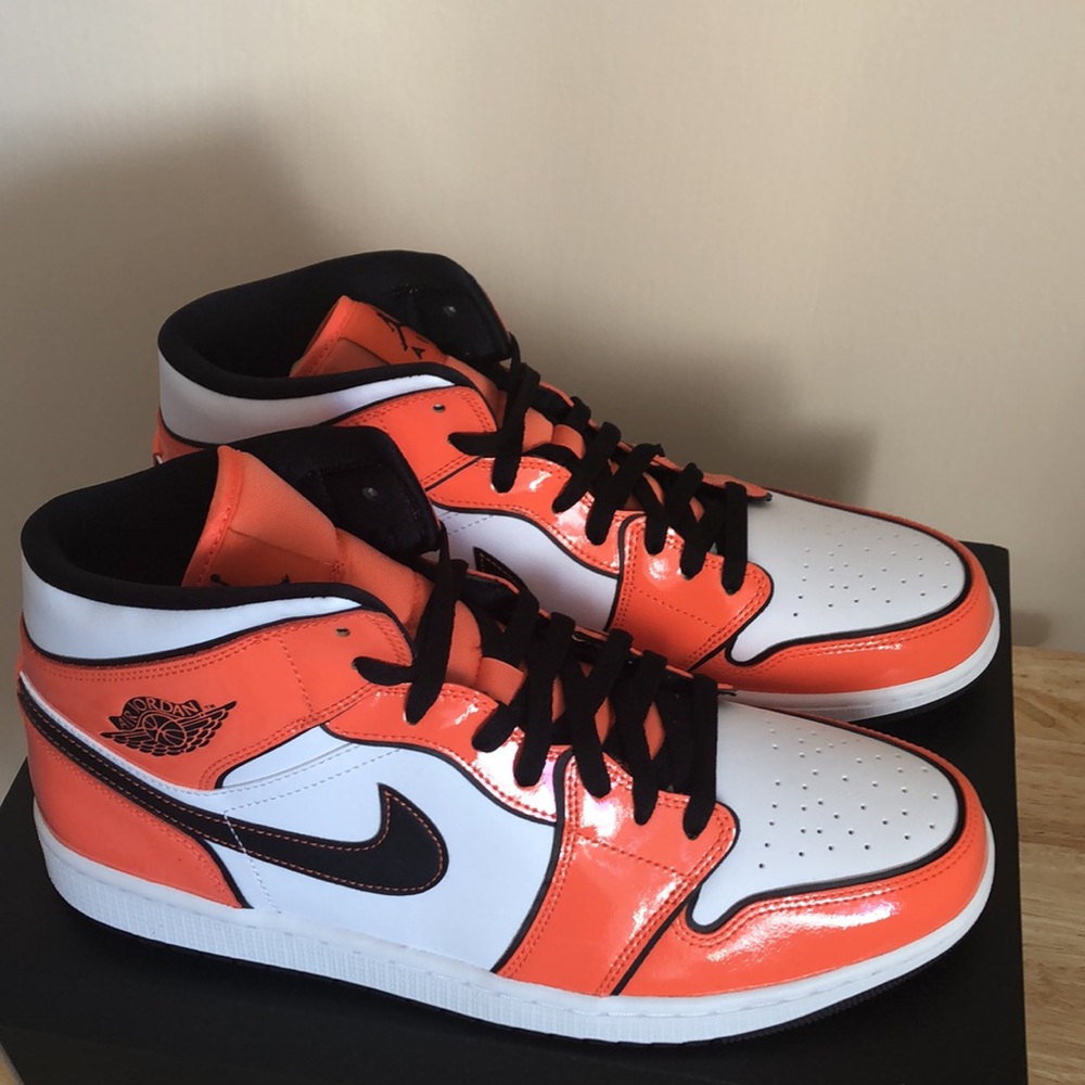 NIKE AIR JORDAN 1 SE SNEAKERS - Picture 3 of 8